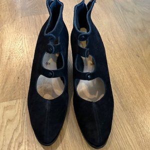 NEVER WORN CYDWOQ ENGAGE SUEDE HEEL